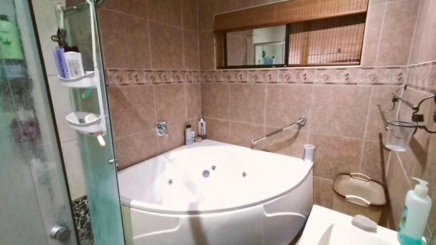 To Let 5 Bedroom Property for Rent in Wierda Park Gauteng