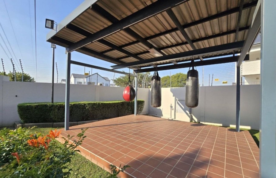 2 Bedroom Property for Sale in Greenstone Hill Gauteng