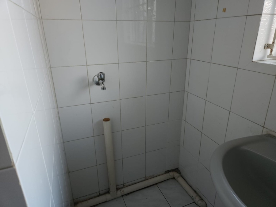 To Let 2 Bedroom Property for Rent in Crown Gardens Gauteng