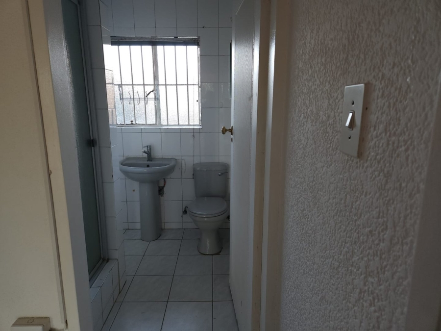 To Let 2 Bedroom Property for Rent in Crown Gardens Gauteng