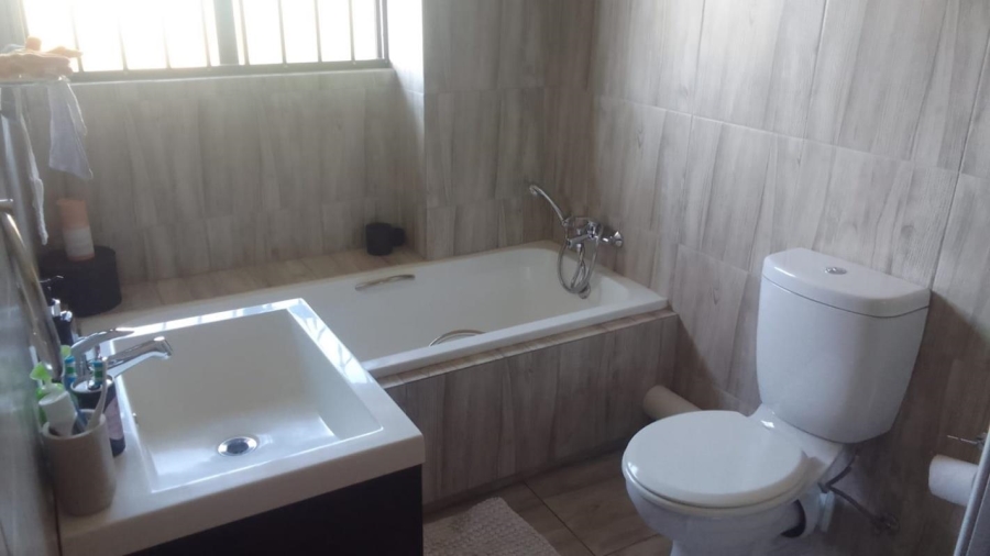 To Let 2 Bedroom Property for Rent in Noordwyk Gauteng