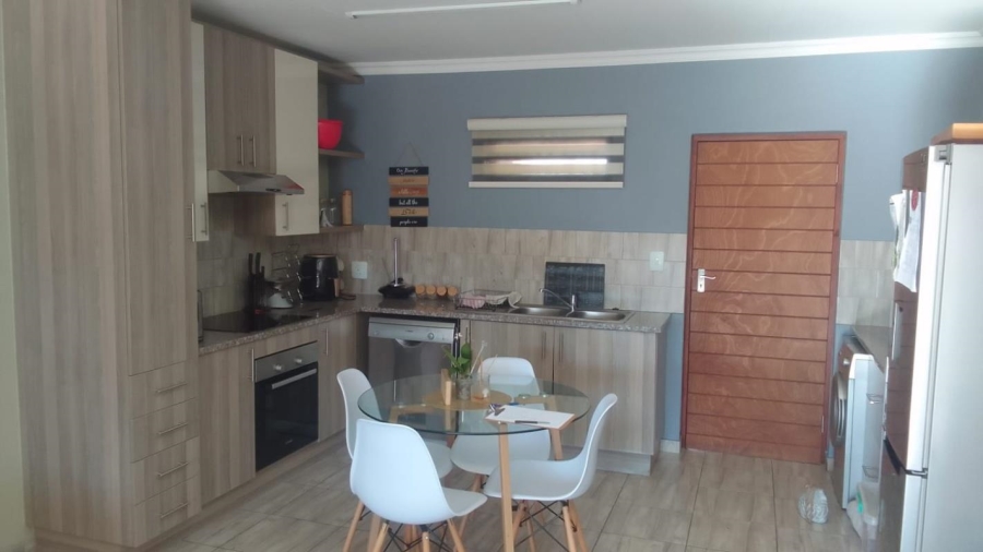 To Let 2 Bedroom Property for Rent in Noordwyk Gauteng