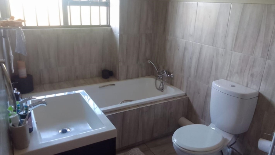 To Let 2 Bedroom Property for Rent in Noordwyk Gauteng