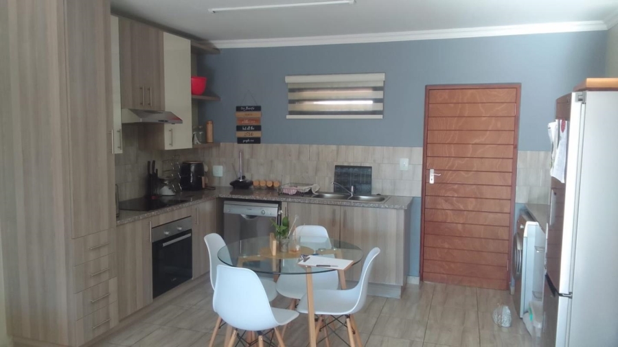 To Let 2 Bedroom Property for Rent in Noordwyk Gauteng