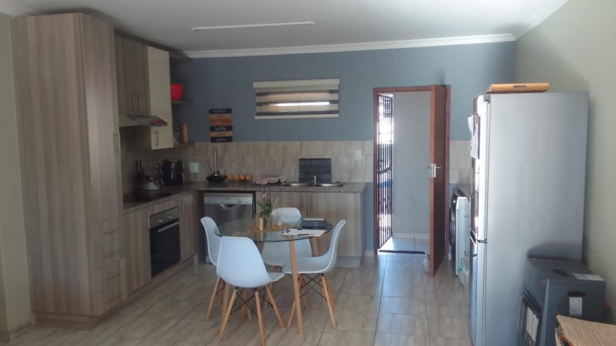 To Let 2 Bedroom Property for Rent in Noordwyk Gauteng