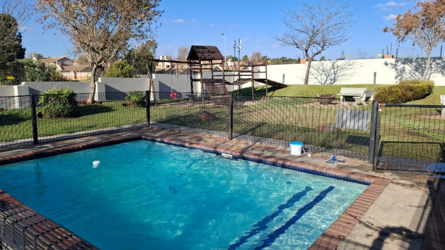 To Let 2 Bedroom Property for Rent in Noordwyk Gauteng