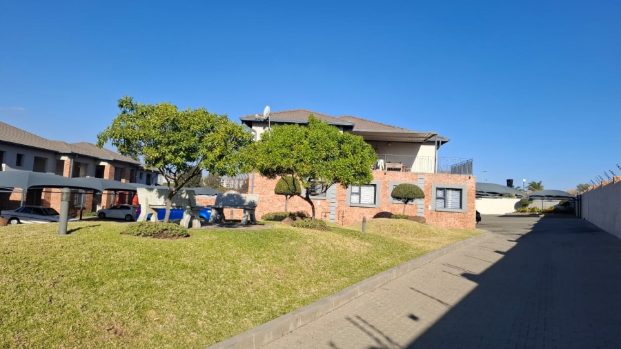 To Let 2 Bedroom Property for Rent in Noordwyk Gauteng