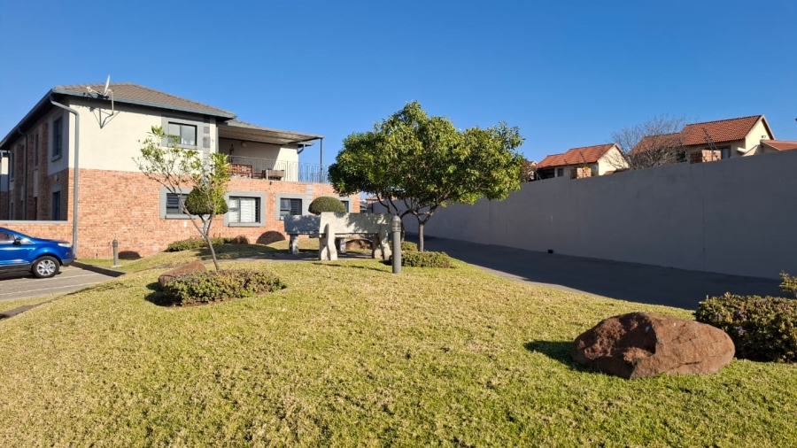 To Let 2 Bedroom Property for Rent in Noordwyk Gauteng