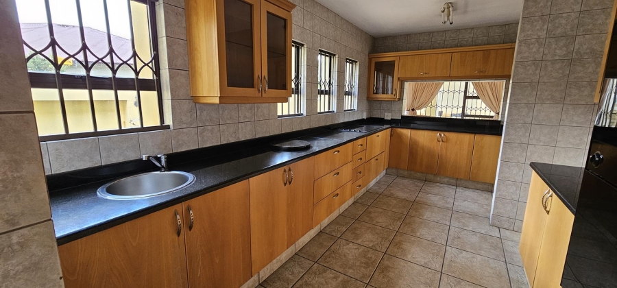 4 Bedroom Property for Sale in Nieuw Muckleneuk Gauteng