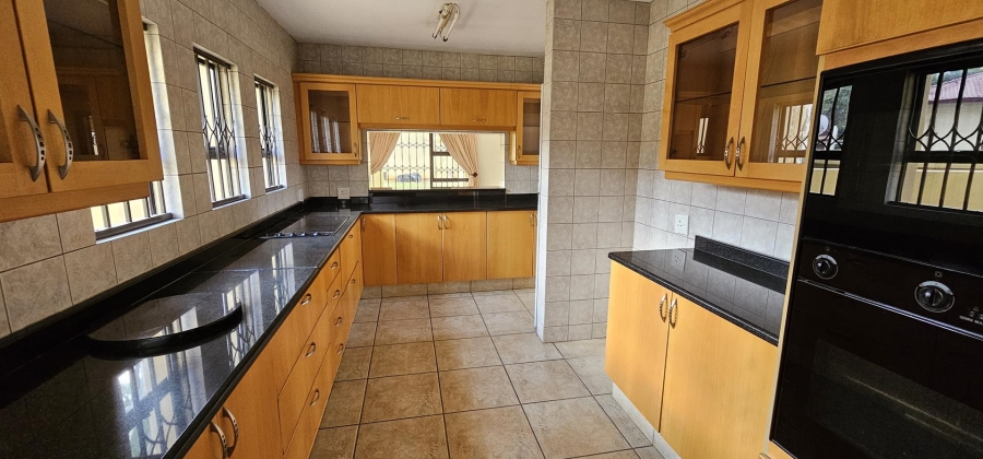 4 Bedroom Property for Sale in Nieuw Muckleneuk Gauteng