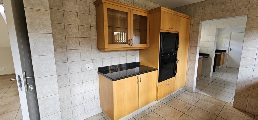 4 Bedroom Property for Sale in Nieuw Muckleneuk Gauteng