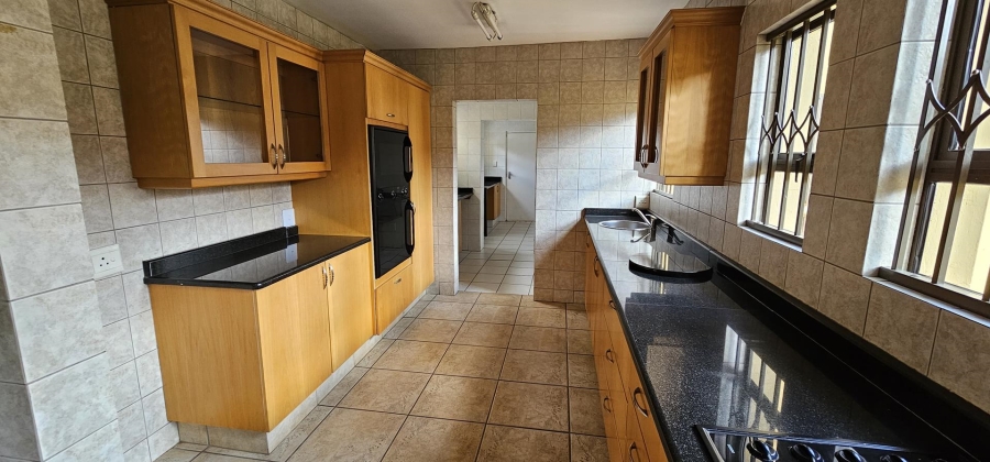 4 Bedroom Property for Sale in Nieuw Muckleneuk Gauteng