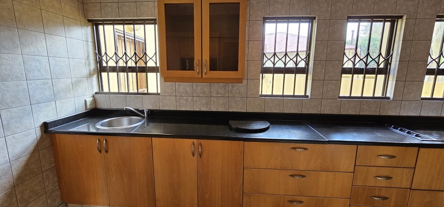 4 Bedroom Property for Sale in Nieuw Muckleneuk Gauteng