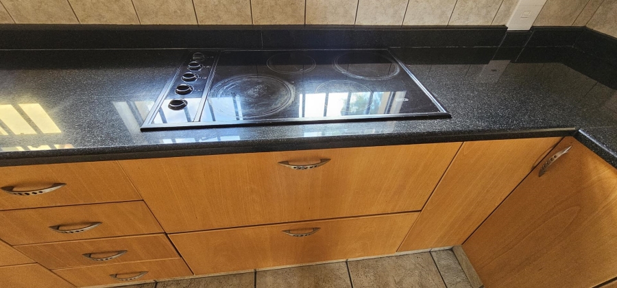 4 Bedroom Property for Sale in Nieuw Muckleneuk Gauteng