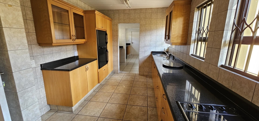 4 Bedroom Property for Sale in Nieuw Muckleneuk Gauteng