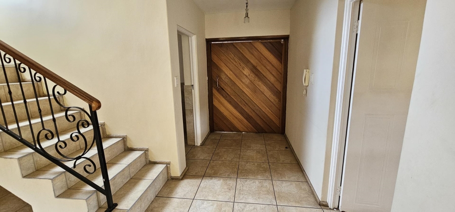 4 Bedroom Property for Sale in Nieuw Muckleneuk Gauteng