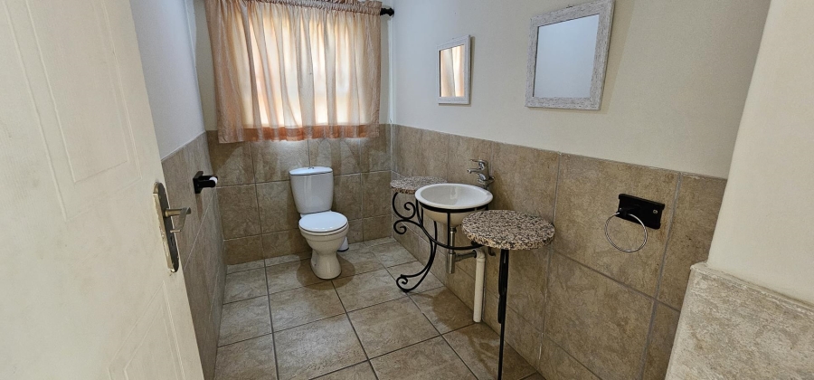 4 Bedroom Property for Sale in Nieuw Muckleneuk Gauteng