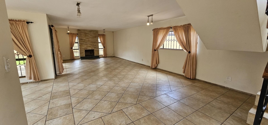 4 Bedroom Property for Sale in Nieuw Muckleneuk Gauteng