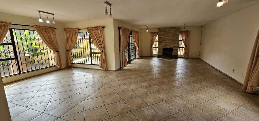 4 Bedroom Property for Sale in Nieuw Muckleneuk Gauteng