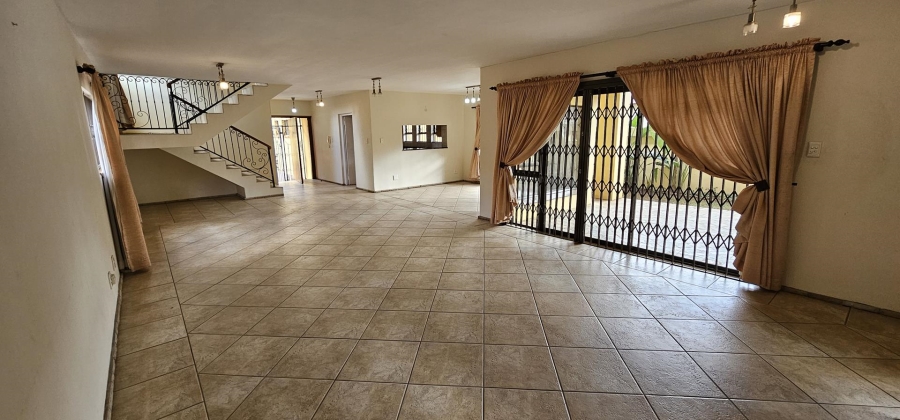 4 Bedroom Property for Sale in Nieuw Muckleneuk Gauteng