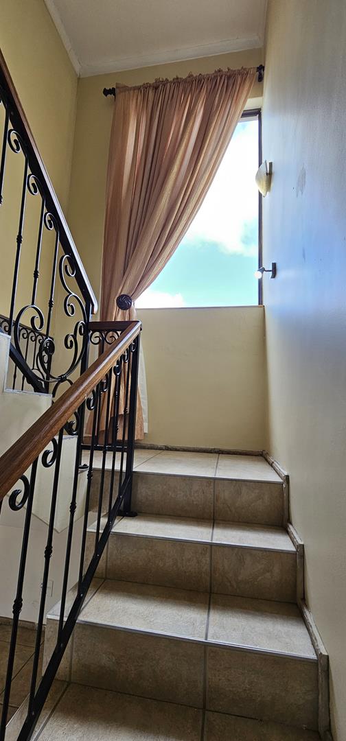 4 Bedroom Property for Sale in Nieuw Muckleneuk Gauteng