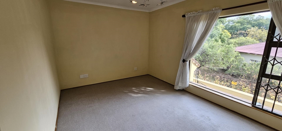 4 Bedroom Property for Sale in Nieuw Muckleneuk Gauteng