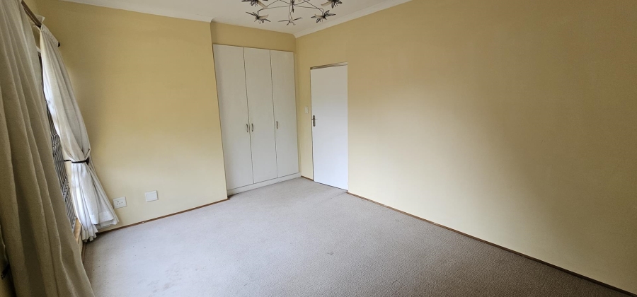 4 Bedroom Property for Sale in Nieuw Muckleneuk Gauteng