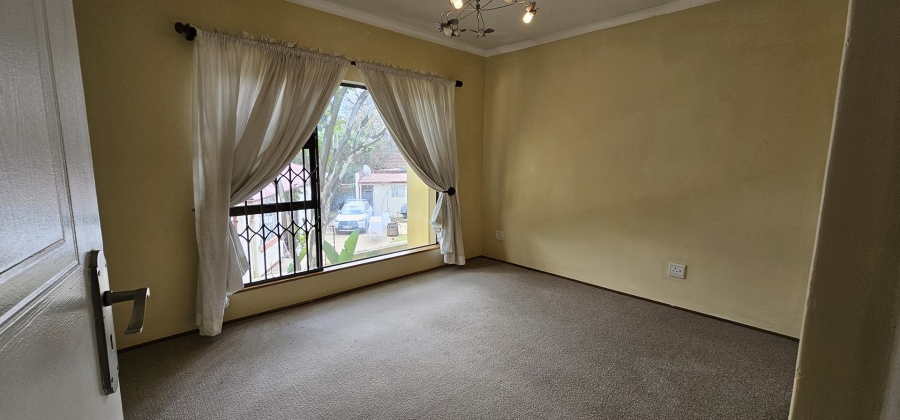 4 Bedroom Property for Sale in Nieuw Muckleneuk Gauteng