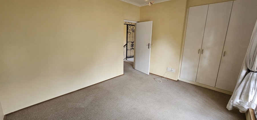 4 Bedroom Property for Sale in Nieuw Muckleneuk Gauteng