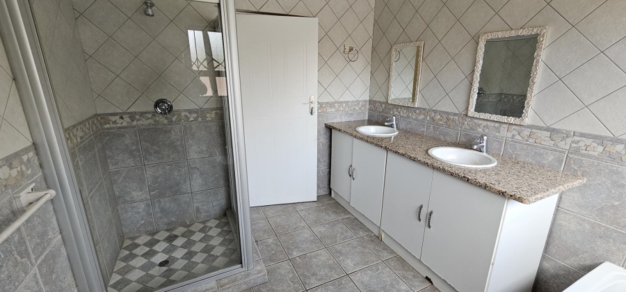 4 Bedroom Property for Sale in Nieuw Muckleneuk Gauteng