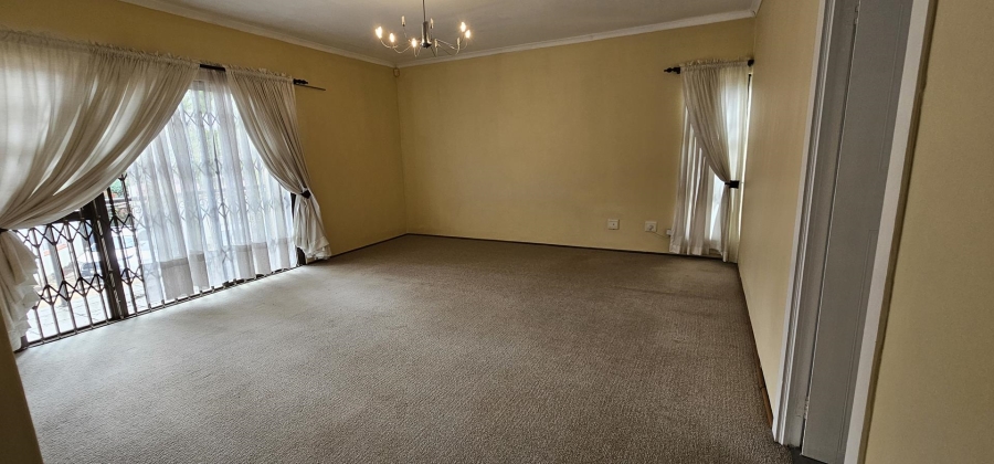 4 Bedroom Property for Sale in Nieuw Muckleneuk Gauteng
