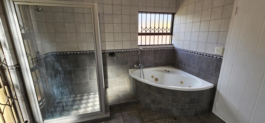 4 Bedroom Property for Sale in Nieuw Muckleneuk Gauteng