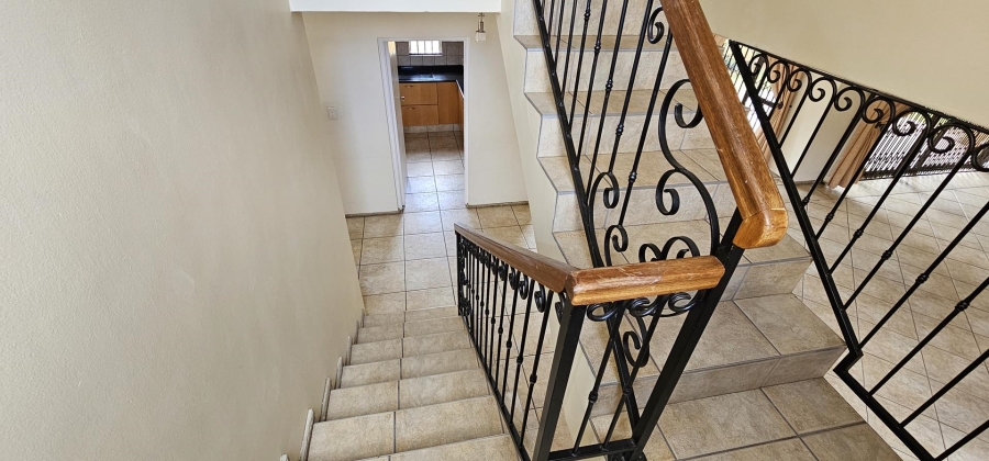 4 Bedroom Property for Sale in Nieuw Muckleneuk Gauteng