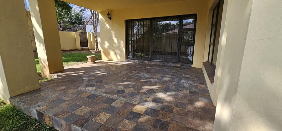 4 Bedroom Property for Sale in Nieuw Muckleneuk Gauteng
