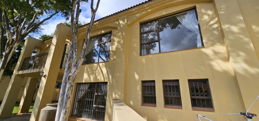 4 Bedroom Property for Sale in Nieuw Muckleneuk Gauteng