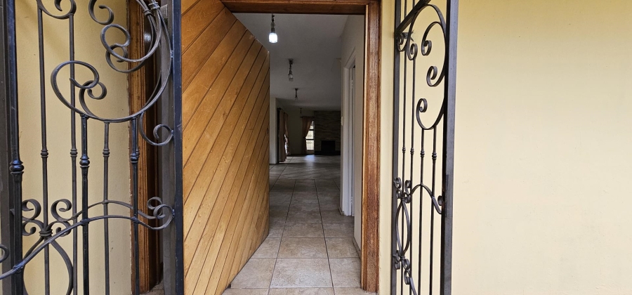 4 Bedroom Property for Sale in Nieuw Muckleneuk Gauteng