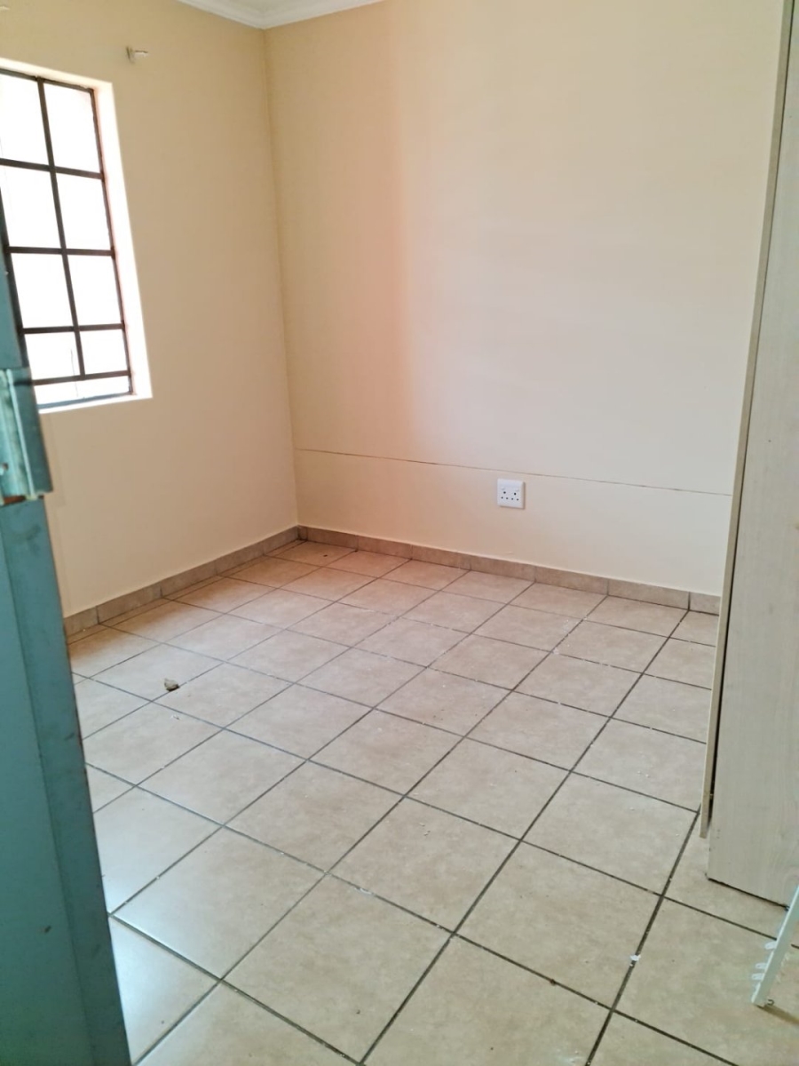 To Let 2 Bedroom Property for Rent in Noordwyk Gauteng