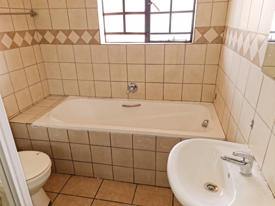 To Let 2 Bedroom Property for Rent in Noordwyk Gauteng