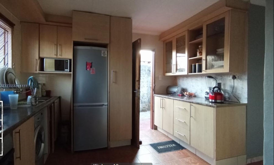 3 Bedroom Property for Sale in Clayville Gauteng
