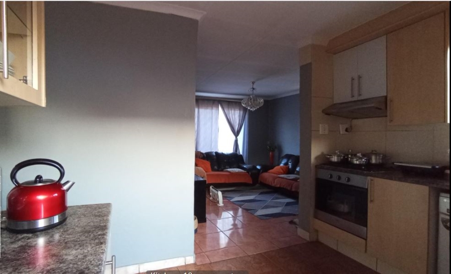 3 Bedroom Property for Sale in Clayville Gauteng