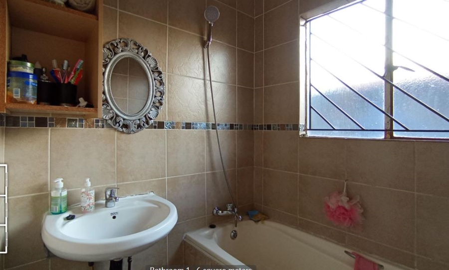 3 Bedroom Property for Sale in Clayville Gauteng