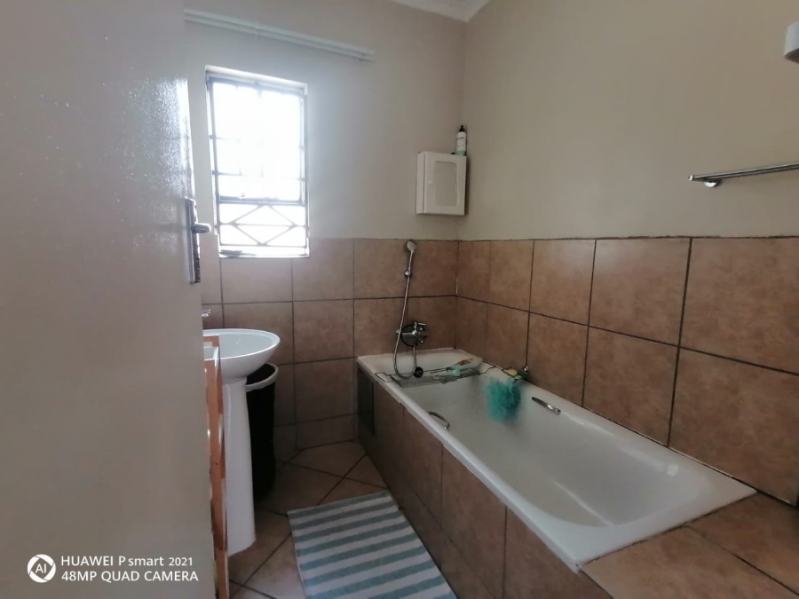 3 Bedroom Property for Sale in Kirkney Gauteng