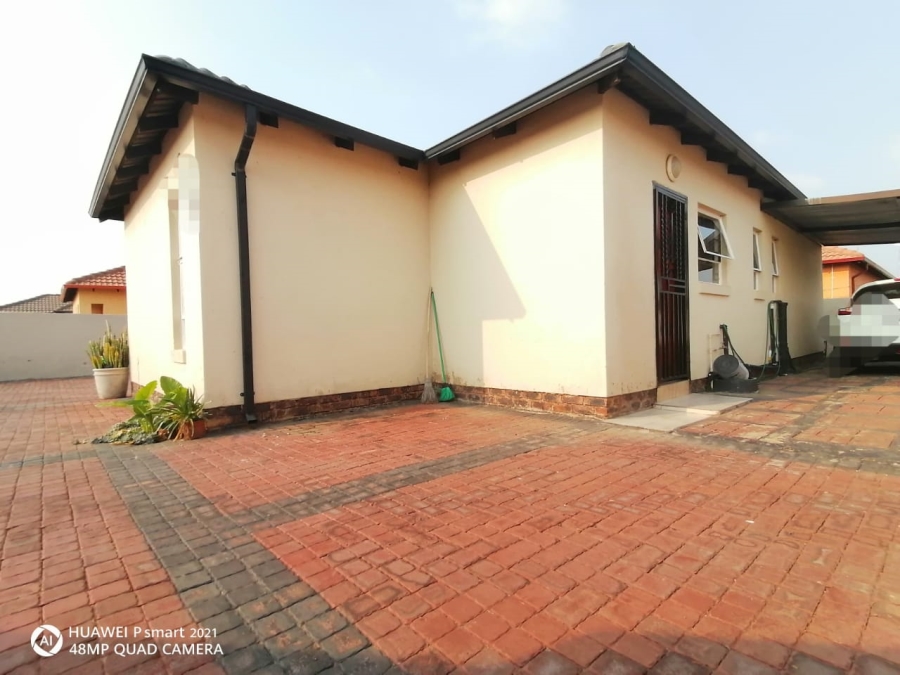 3 Bedroom Property for Sale in Kirkney Gauteng