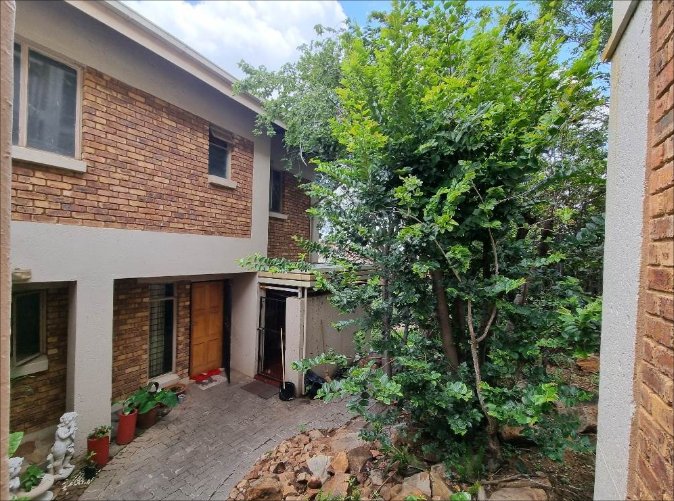 3 Bedroom Property for Sale in La Montagne Gauteng