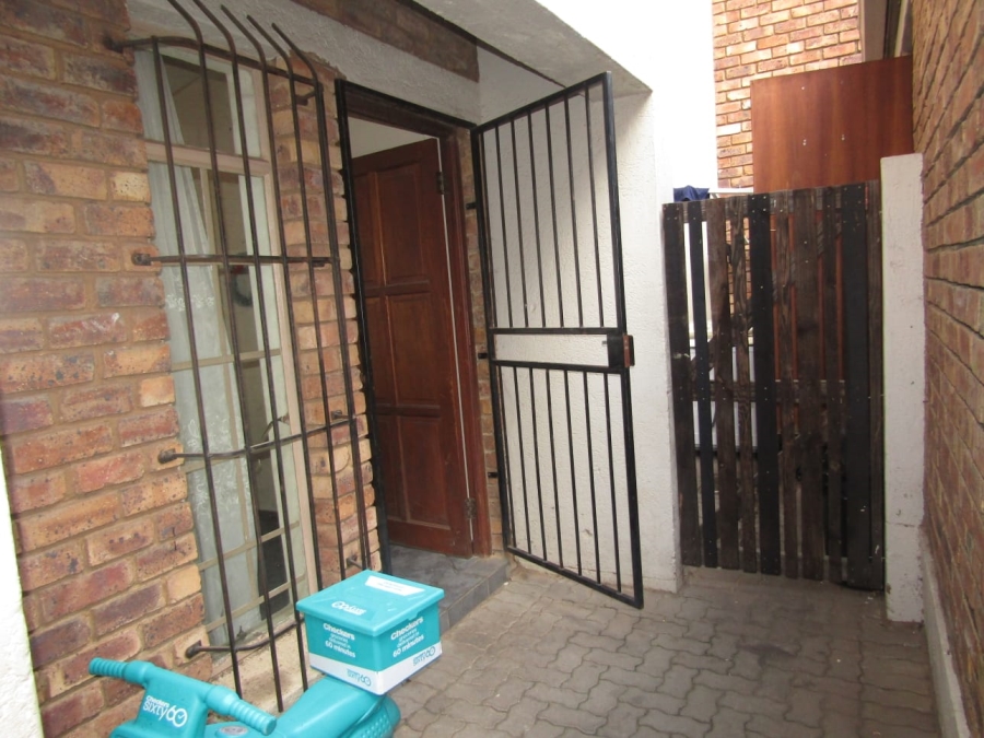 3 Bedroom Property for Sale in La Montagne Gauteng