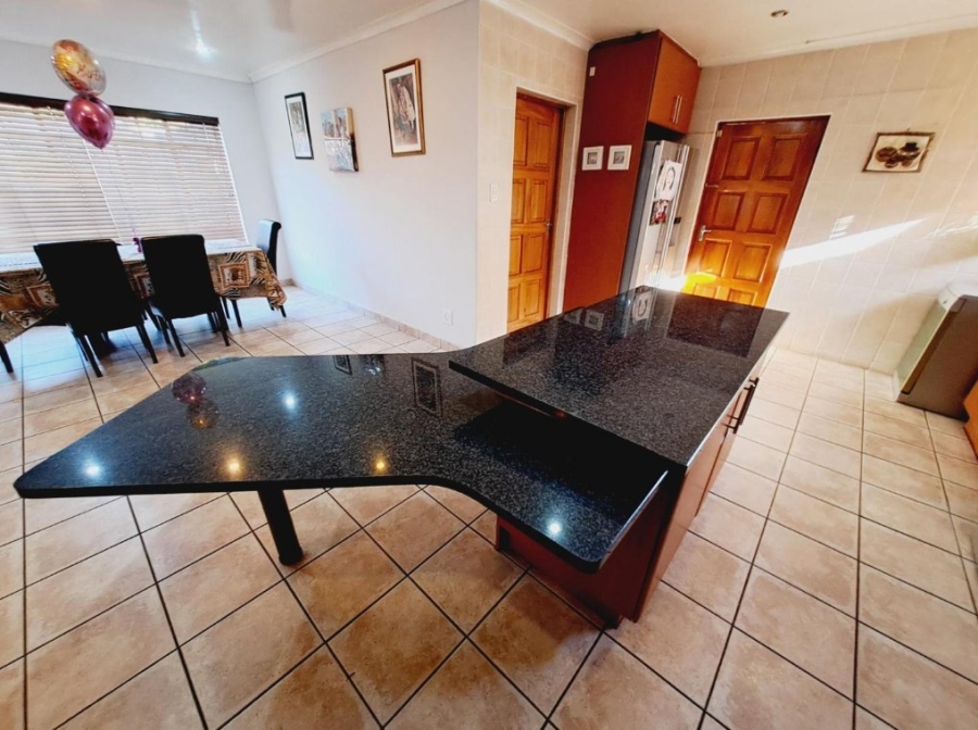 4 Bedroom Property for Sale in Sunnyridge Gauteng