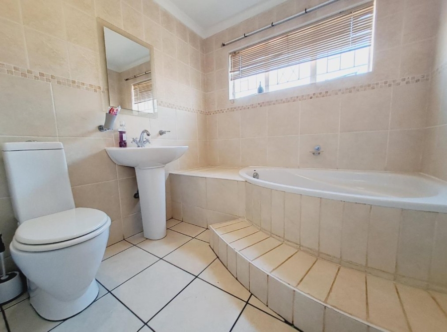 4 Bedroom Property for Sale in Sunnyridge Gauteng