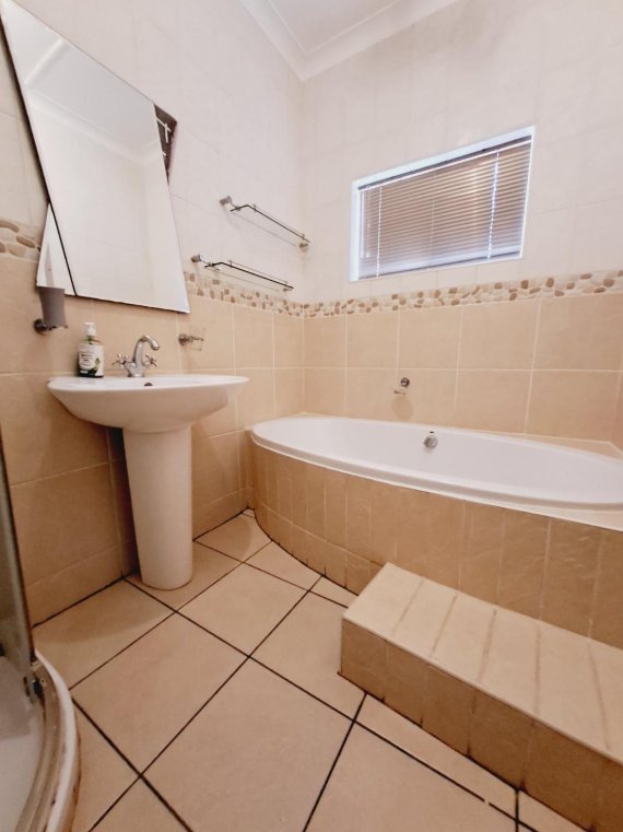4 Bedroom Property for Sale in Sunnyridge Gauteng