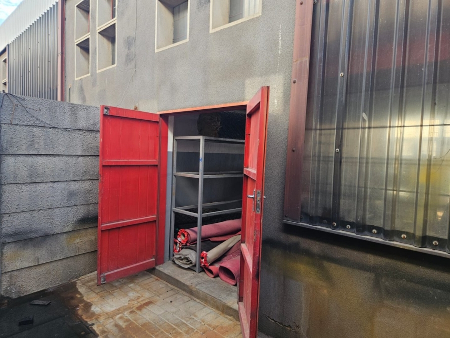  Bedroom Property for Sale in Alrode Gauteng
