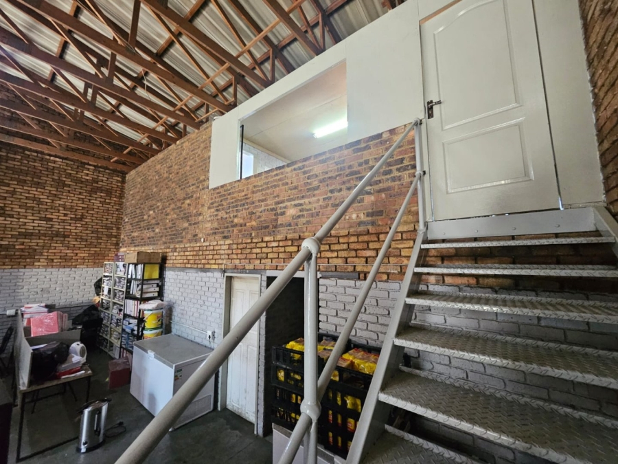  Bedroom Property for Sale in Alrode Gauteng